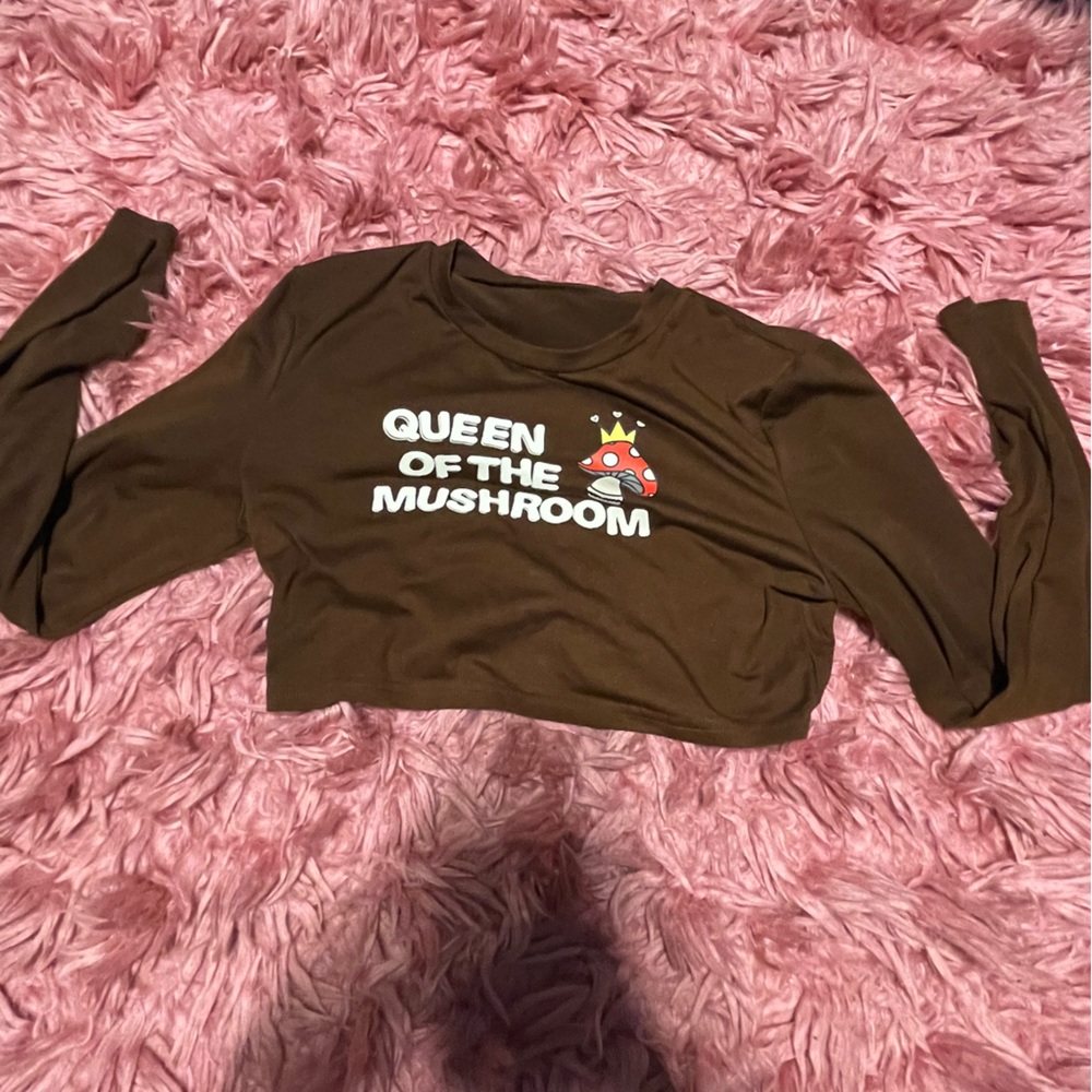 Queen of the mushroom tee